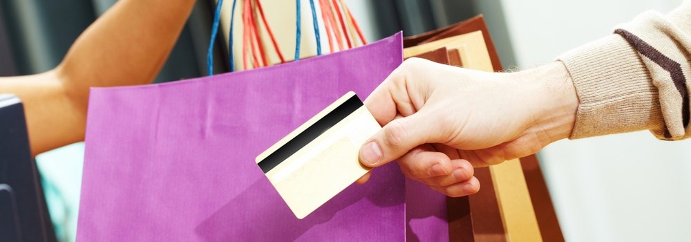 immagine esemplificativa di una giornata di shopping presso i negozi a Porta di Roma